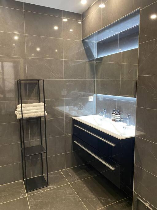 Superbe Appartement Batignolles ปารีส ภายนอก รูปภาพ